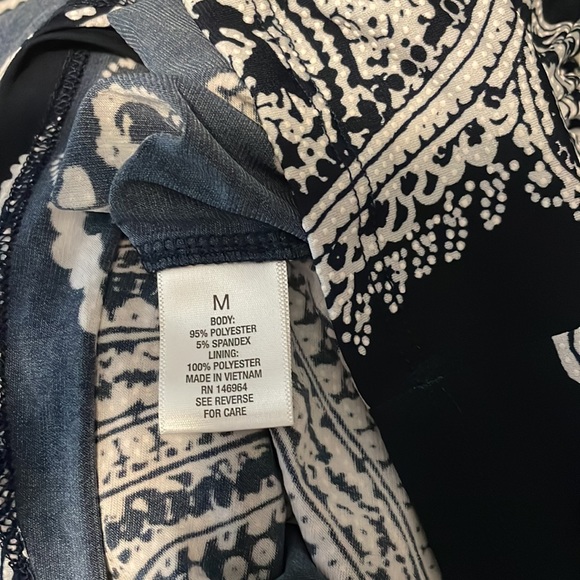 Roz&Ali navy blue and white faux wrap dress, size Medium, excellent condition - Picture 7 of 7